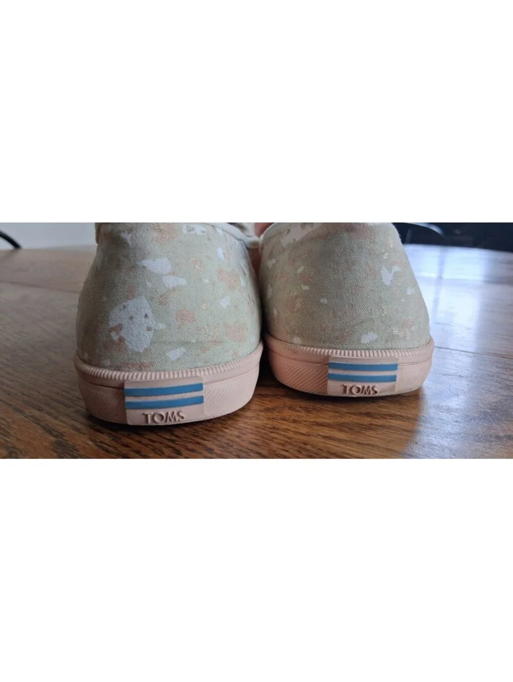 TOMS Clemente slip-on shoes\ cream, peach,gold fleck pattern\Size 9